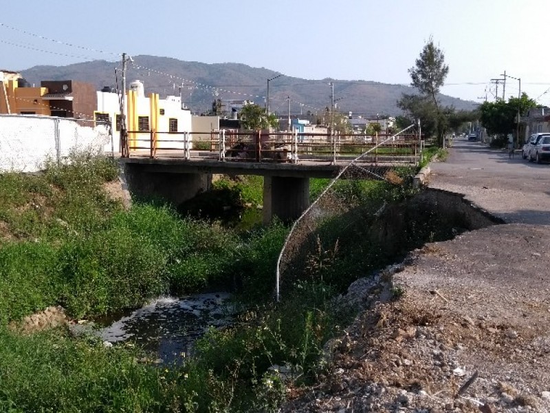 Rehabilitarán calle socavada en Canteras del Nayar