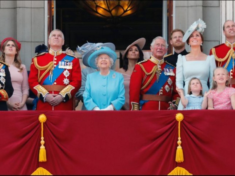 Reina Isabel II celebra su cumpleaños con desfile