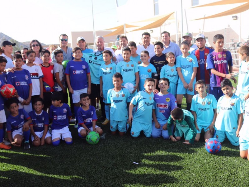 Reinauguran cancha de futbol en la Jabonera