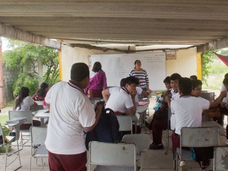 Reiniciarán clases hasta aplicación de vacunas al magisterio oaxaqueño