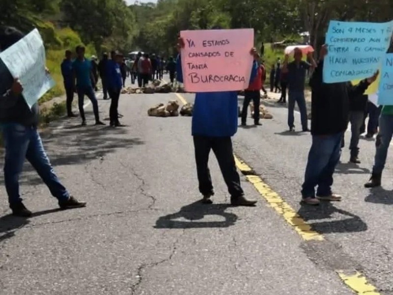 Reinstalan bloqueo carretero en Nejapa por fondos municipales
