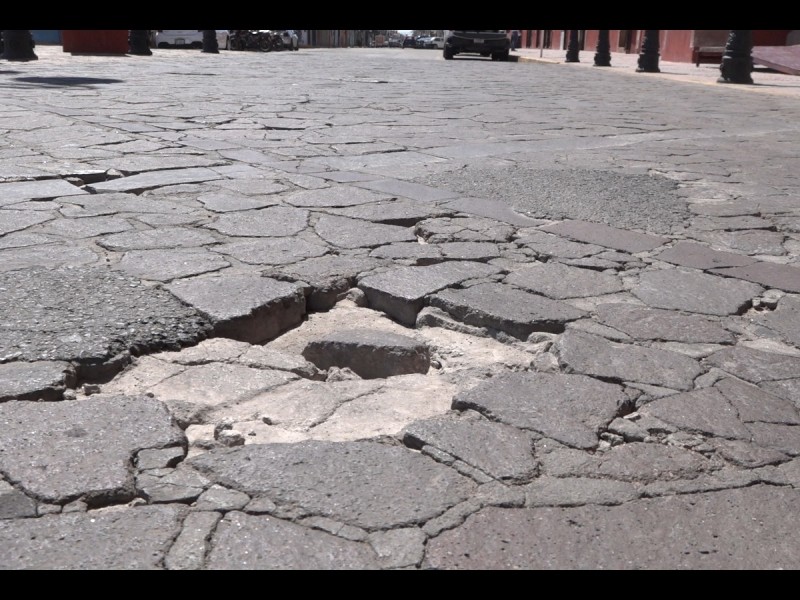 Remache tras remache en calle de la marimba