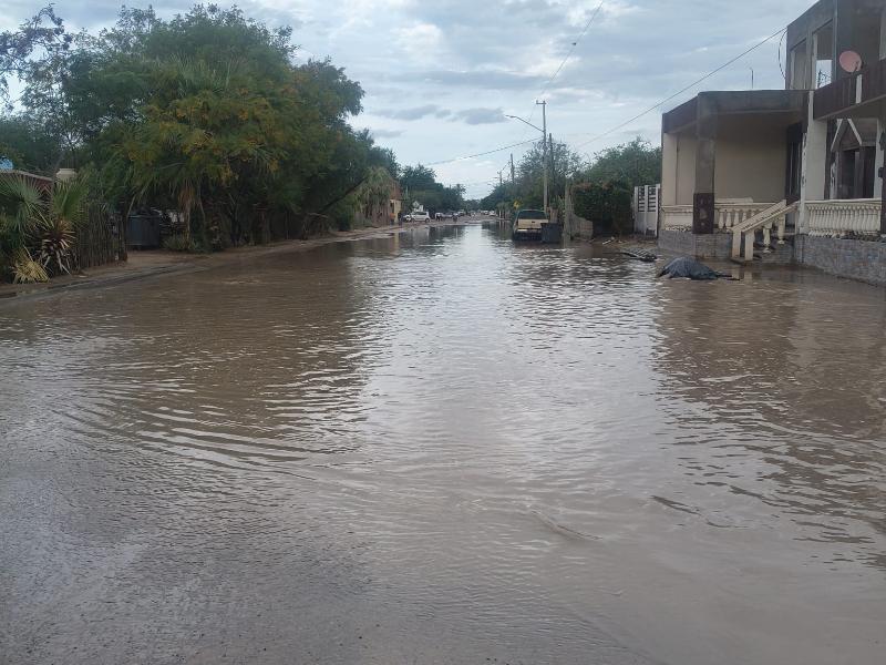 Remanentes de Vance deja agua acumulada en comunidades del poniente de Hermosillo