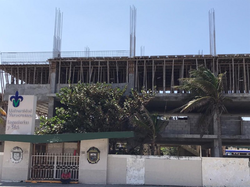 Remodelación de edificio de Ingeniería de UV registra atraso