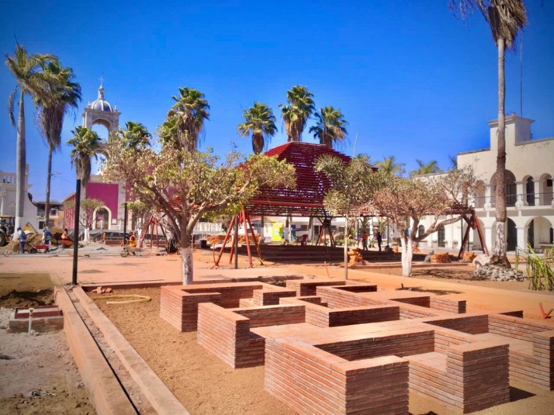 Remodelan plaza principal de San Blas