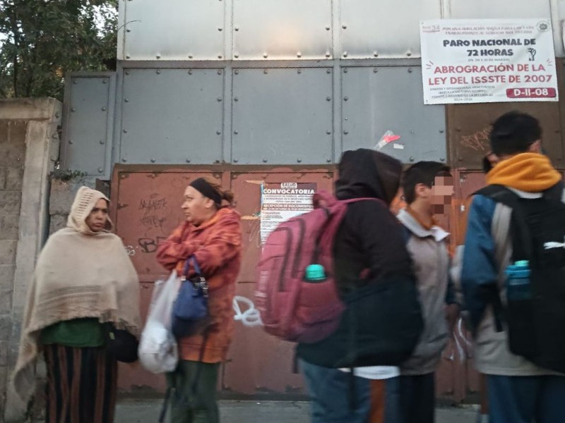 Remueven directivos y docentes cierran Secundaria Técnica 1 en protesta