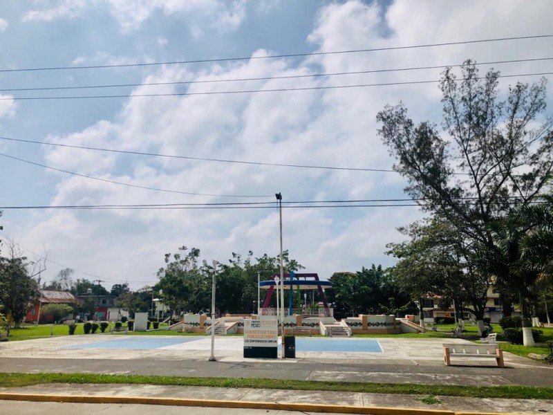 Renovarán alumbrado en el parque de Santiago de la Peña