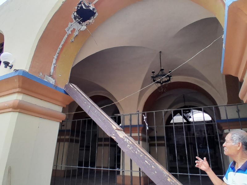 Renuevan portones Patio de las Columnas tras riesgo por antigüedad