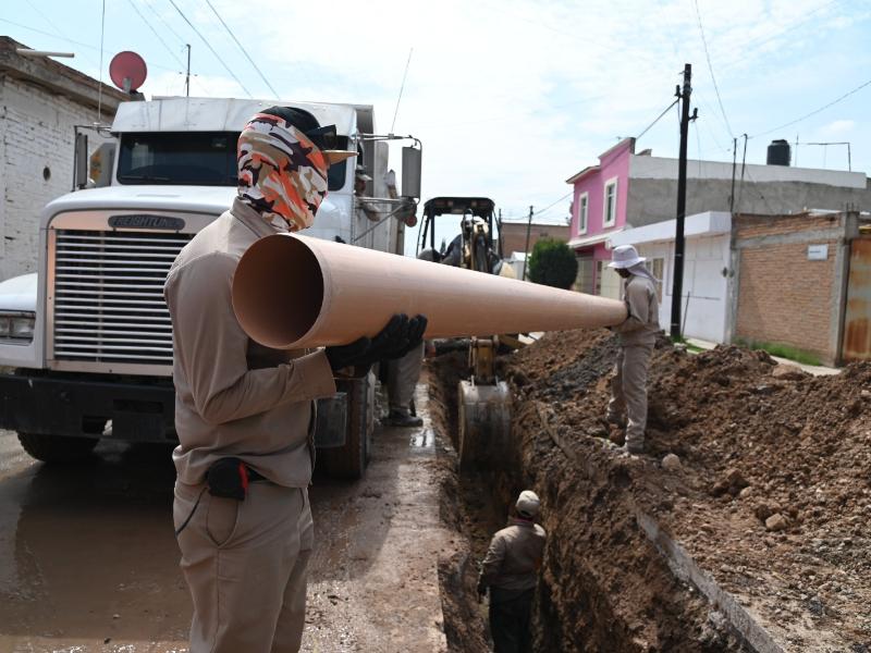Renuevan redes de alcantarillado en varias colonias de Durango