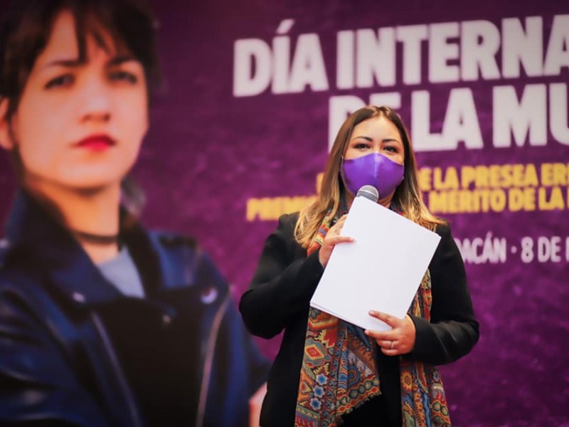 Renuncia Nuria Hernández Abarca a la Seimujer