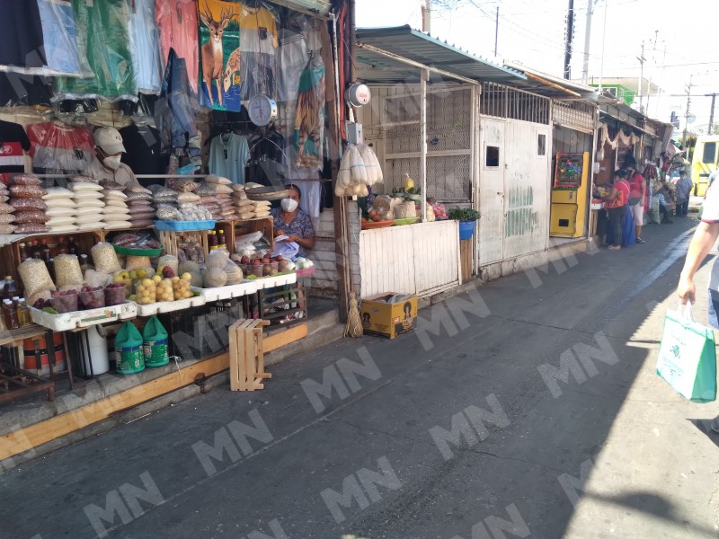 Reorganizan a comerciantes para librar vía pública en Salina Cruz.