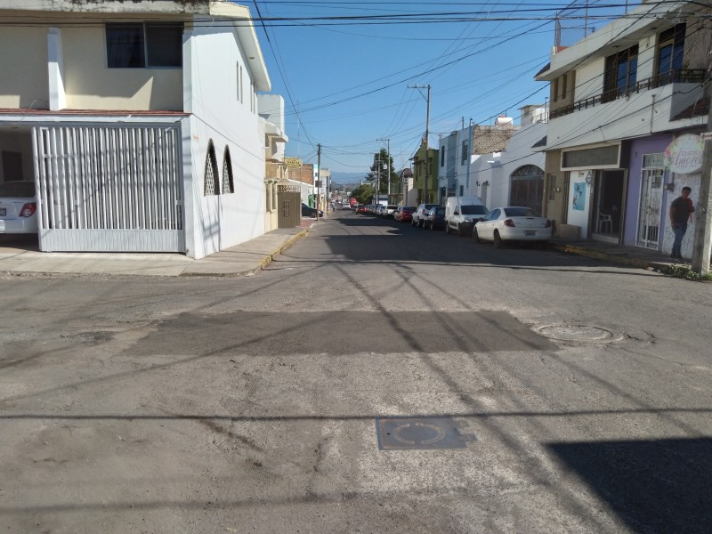 Repara Ayuntamiento zanja en calle Amapa