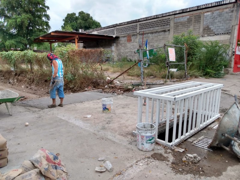 Reparan alcantarilla que costó la vida de una joven