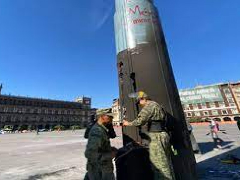 Reparan asta bandera del zócalo tras marchas del 8M