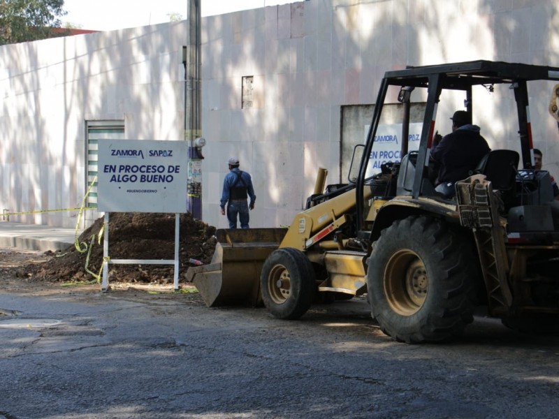 Reparan colector de la calle Madero Sur en Zamora