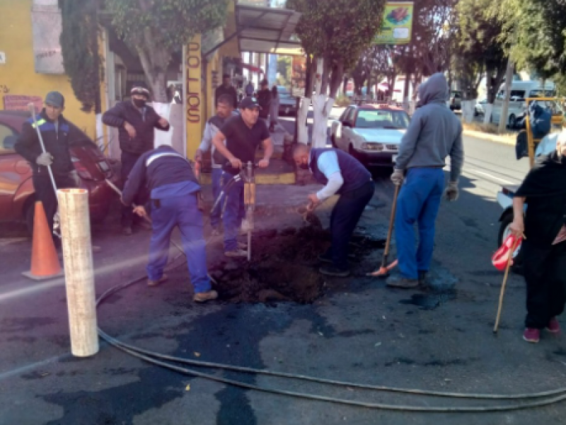 Reparan fuga de agua en colonia de Morelia