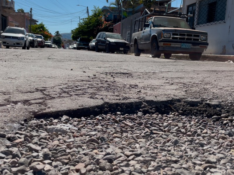 Reparan drenaje pero descomponen calle San Francisco en Tepic