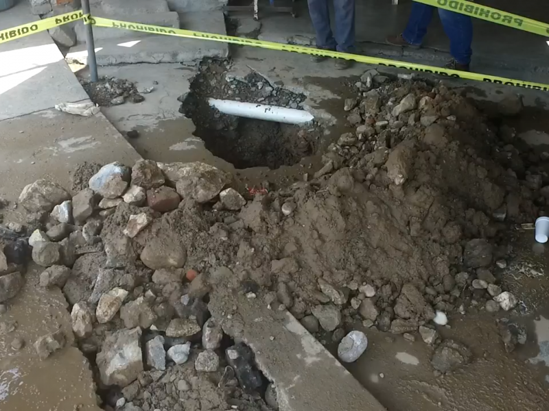 Reparan fugas de agua potable en Tehuantepec