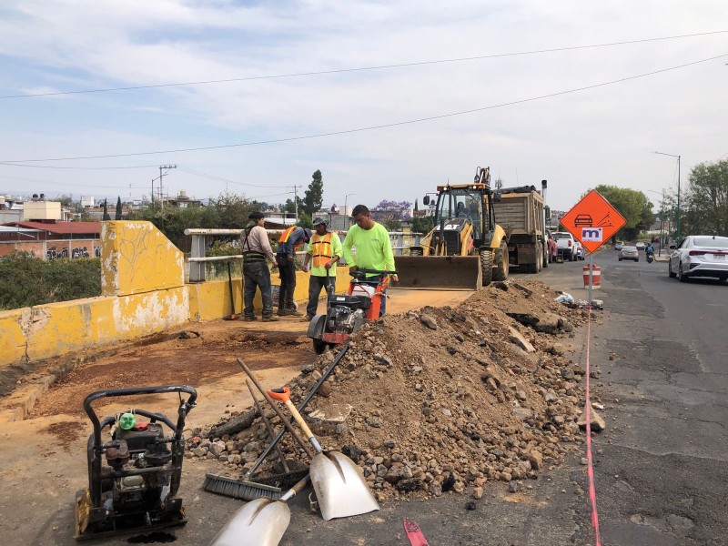 Reparan hundimiento en puente vehicular sobre Av. Río Grande