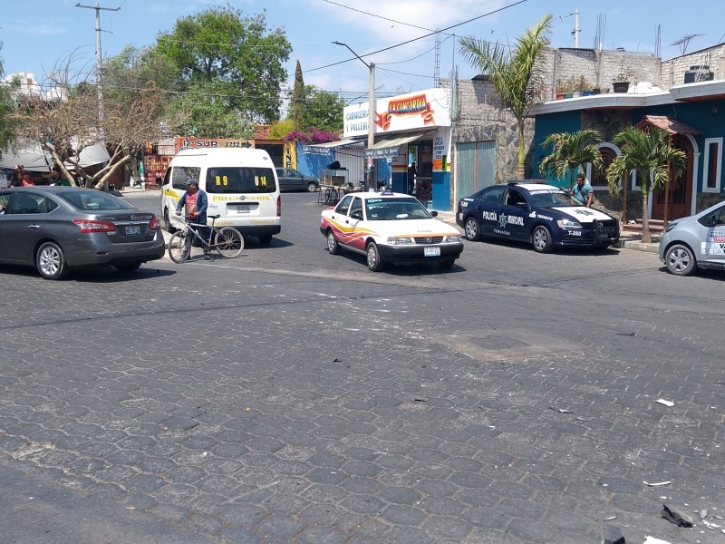 Reparan lámparas de la Vía Puebla