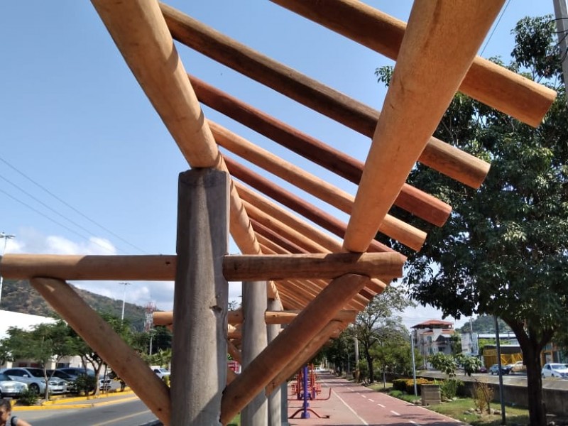 Reparan tejabanes en mal estado del parque Lineal