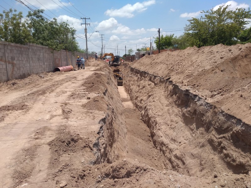 Reparan uno de dos socavones causados por lluvia en Hermosillo