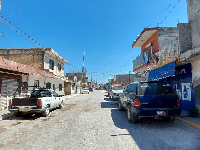 Reparan vialidad y afectan drenaje en Tierra y Libertad