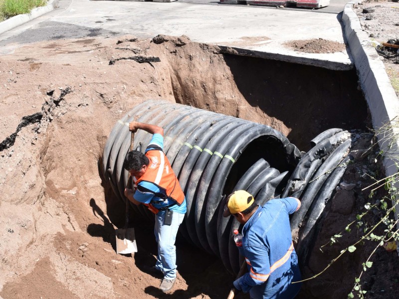 Repararán peligroso socavón en Paseo Río Sonora