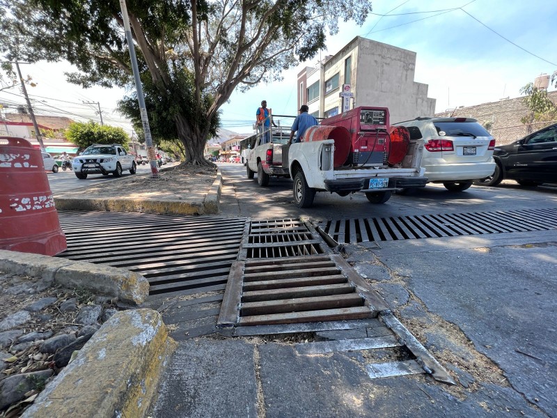 Reparó Ayuntamiento rejilla de avenida Rey Nayar