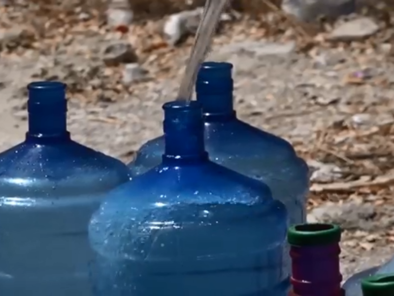 Reparten agua en pipas en 64 comunidades