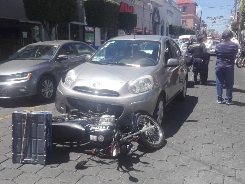 Repartidor es atropellado por auto en avenida Independencia