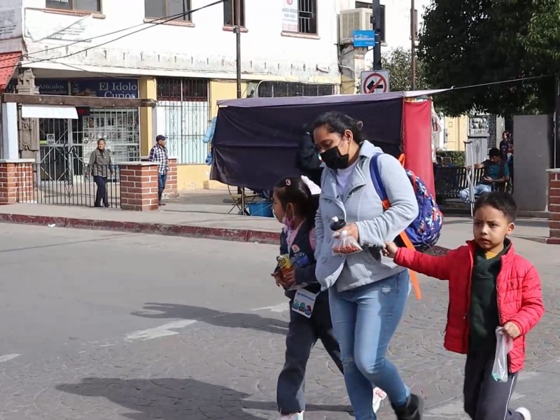 Repartirán uniformes escolares a partir del próximo domingo