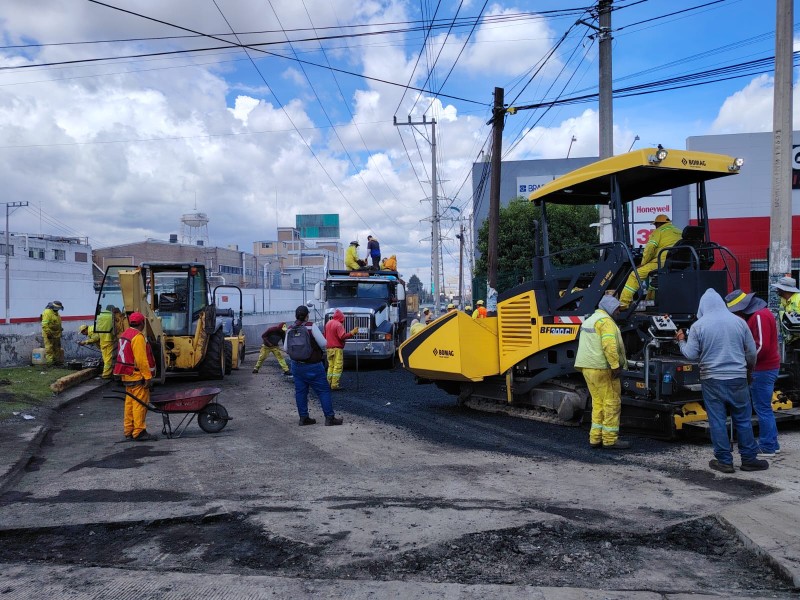 Repavimentación en Alfredo del Mazo colapsa el tráfico vehicular