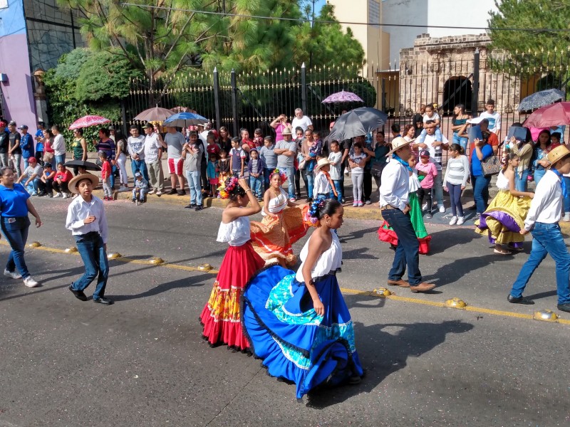 Reporta Jacona saldo blanco en desfile cívico deportivo