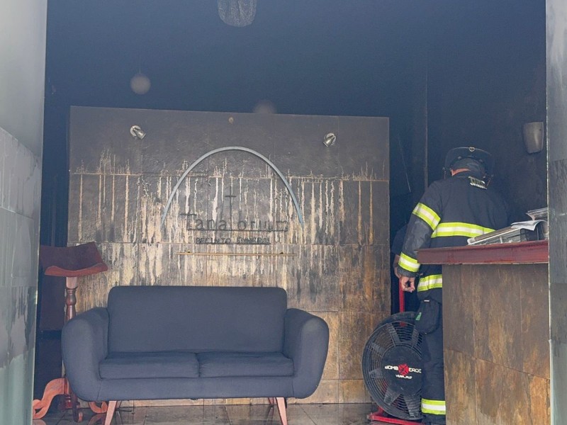 Reporta PC daños materiales tras incendio en funeraria de Veracruz