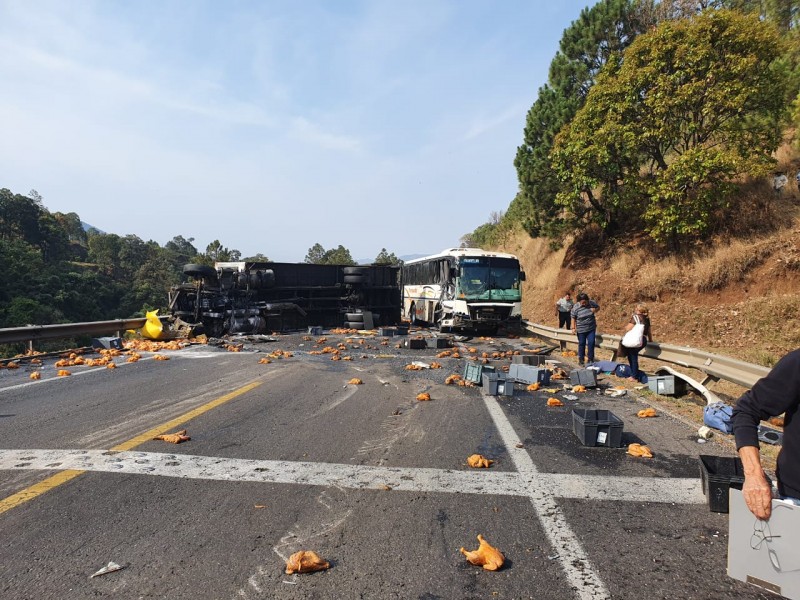 Reportan accidente en la carretera Uruapan-Pátzcuaro