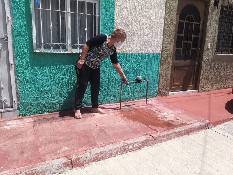 Reportan agua sucia en Arcos de Zapopan