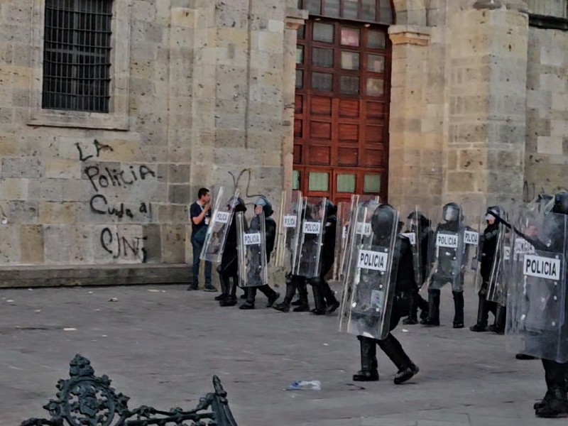 Reportan al menos 20 detenidos en manifestaciones en el Centro