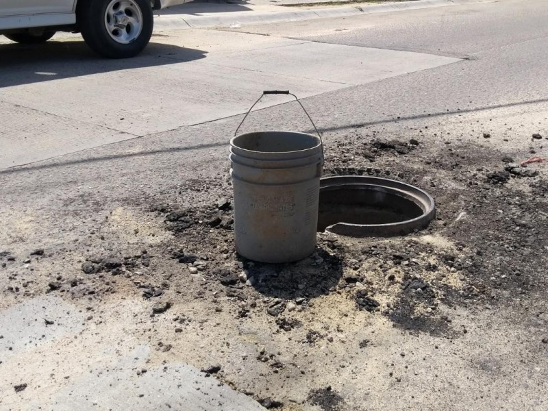 Reportan alcantarilla sin tapa en Villas de Cortez