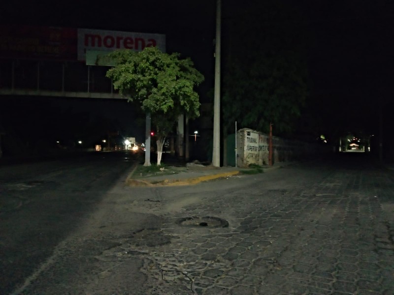 Reportan Avenida totalmente oscura