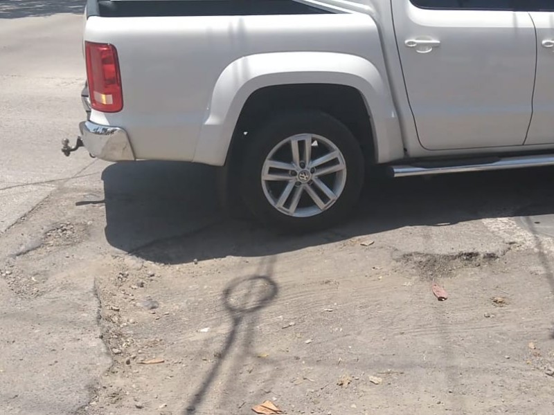 Reportan bache en avenida José de Ruiz