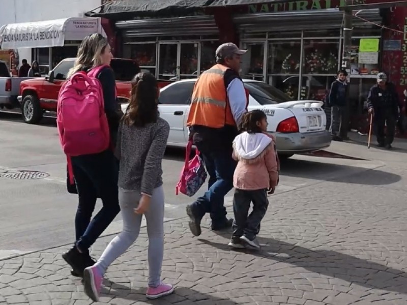 Reportan baja asistencia de alumnos en escuelas por frío