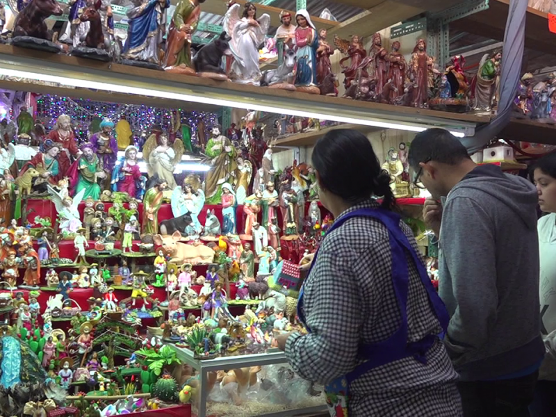 Reportan buenas ventas en el mercadito navideño