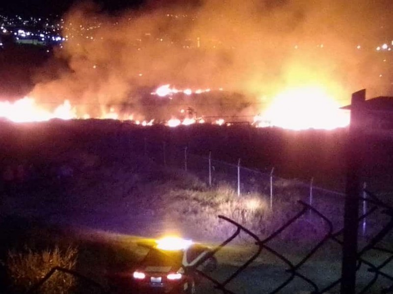Reportan ciudadanos incendio en primaria de Morelia