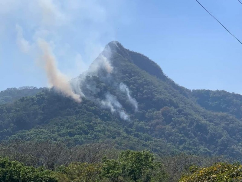 Reportan ciudadanos incendio incontrolable en Ruiz, solicitan apoyo de autoridades