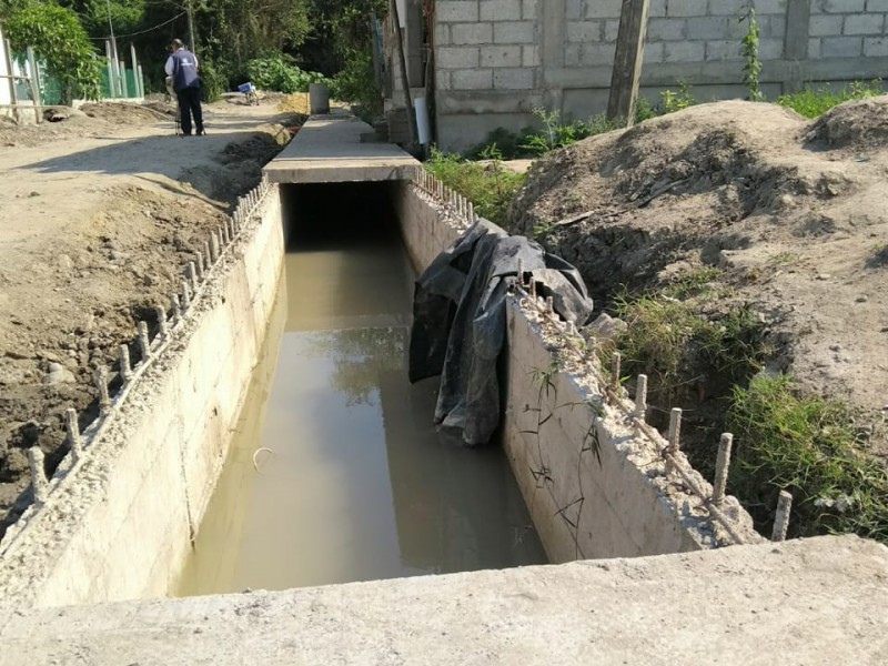 Reportan ciudadanos obras inconclusas