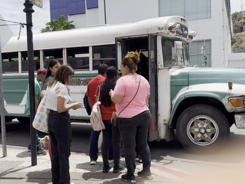 Reportan ciudadanos que continúan deficiencias en transporte público
