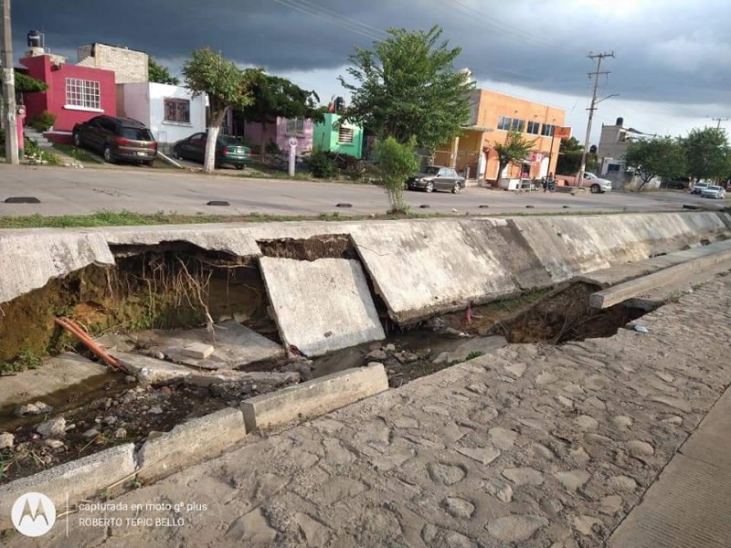 Reportan colonos destrucción de canal en La Cantera