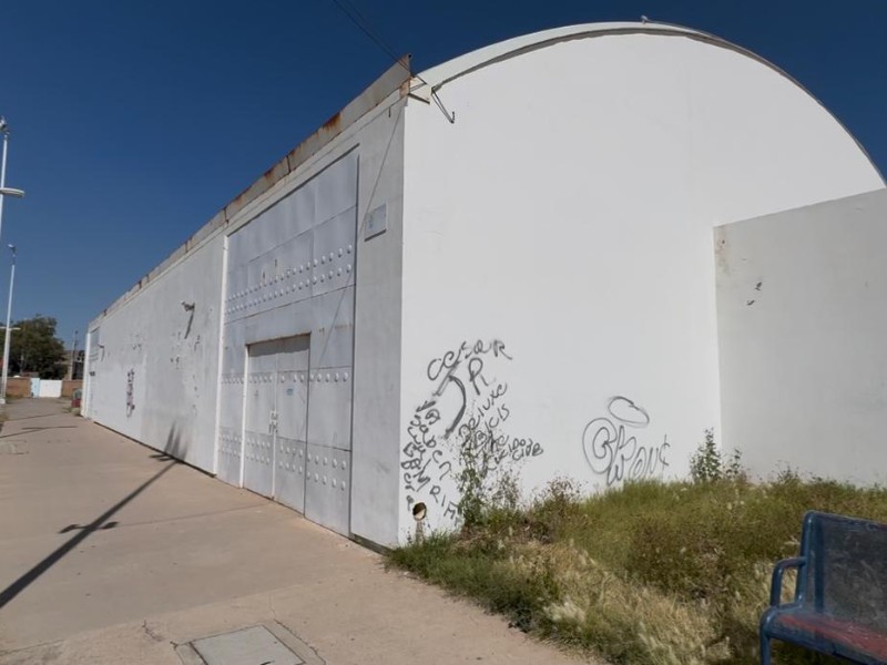 Reportan deficiencias en la unidad deportiva José Revueltas; alberca fuera de servicio