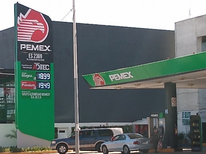 Reportan disminución en el precio de la gasolina